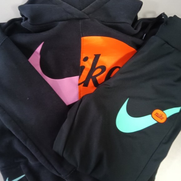 Nike Set - Picture 1 of 4